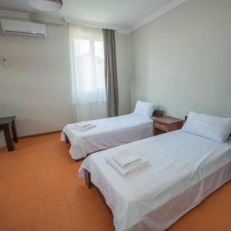 Hotel Cosmos Batoumi Extérieur photo