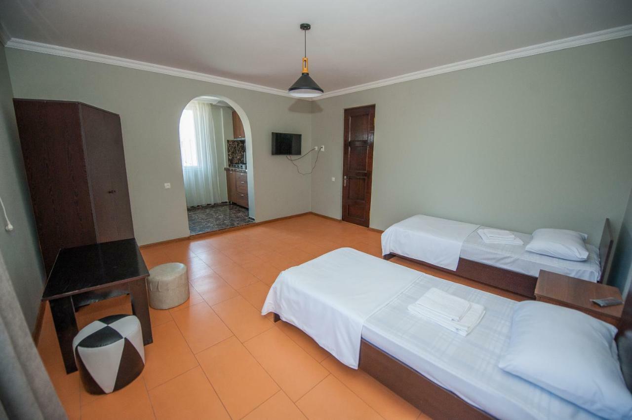 Hotel Cosmos Batoumi Extérieur photo