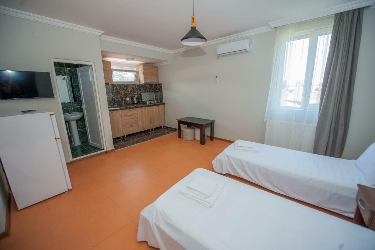 Hotel Cosmos Batoumi Extérieur photo